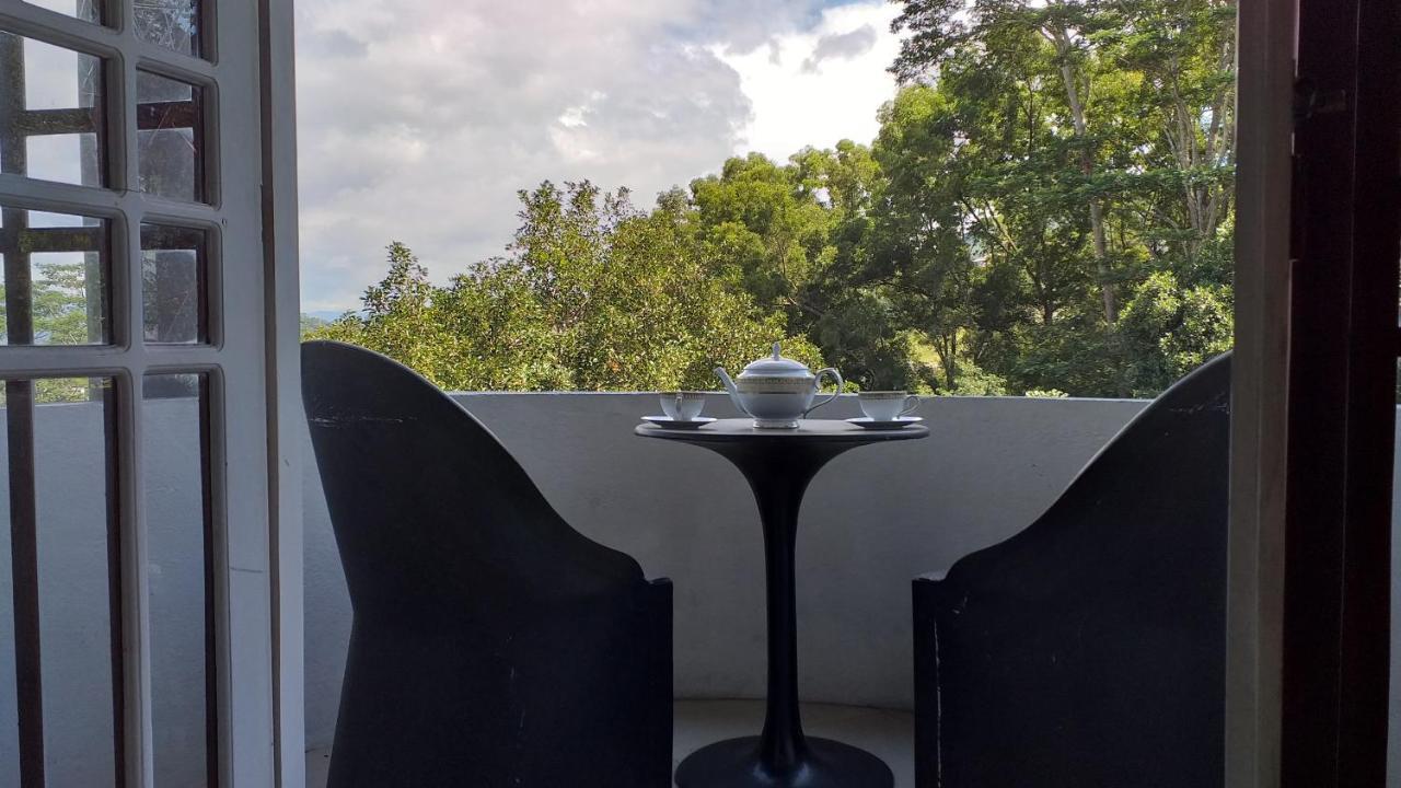 Crown Hills Kandy Inn Zewnętrze zdjęcie