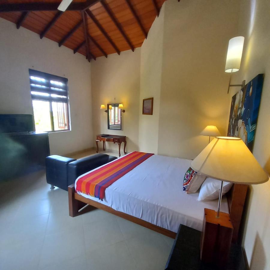 Crown Hills Kandy Inn Zewnętrze zdjęcie