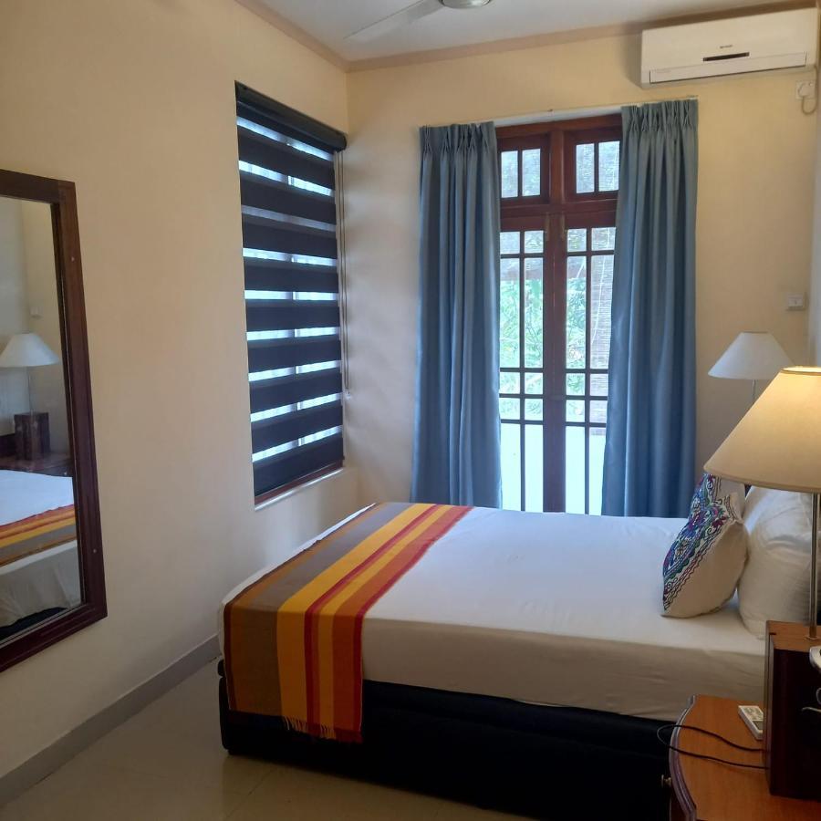 Crown Hills Kandy Inn Zewnętrze zdjęcie