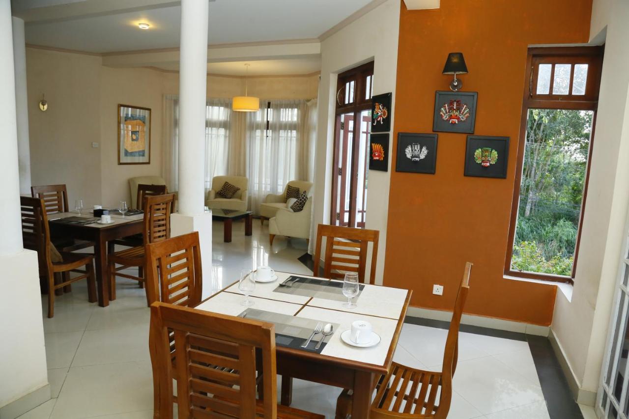 Crown Hills Kandy Inn Zewnętrze zdjęcie