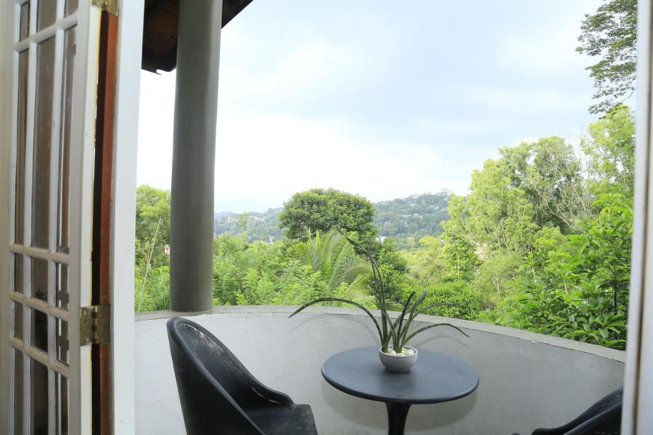 Crown Hills Kandy Inn Zewnętrze zdjęcie