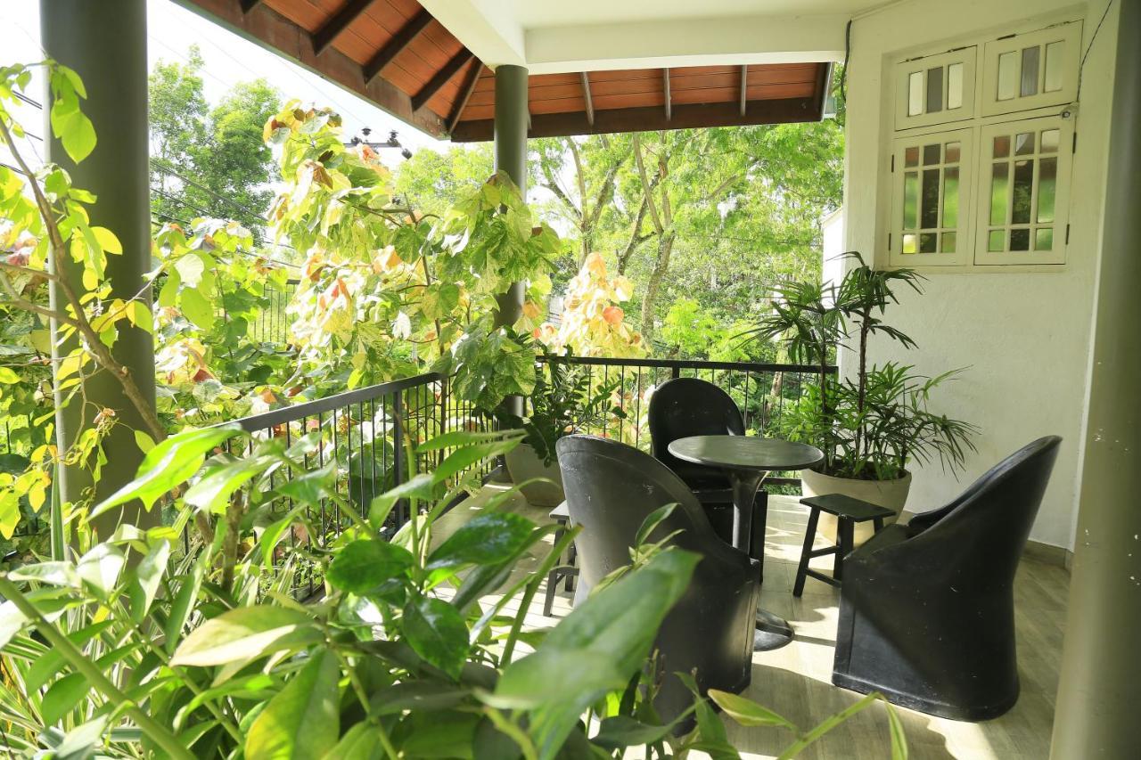 Crown Hills Kandy Inn Zewnętrze zdjęcie
