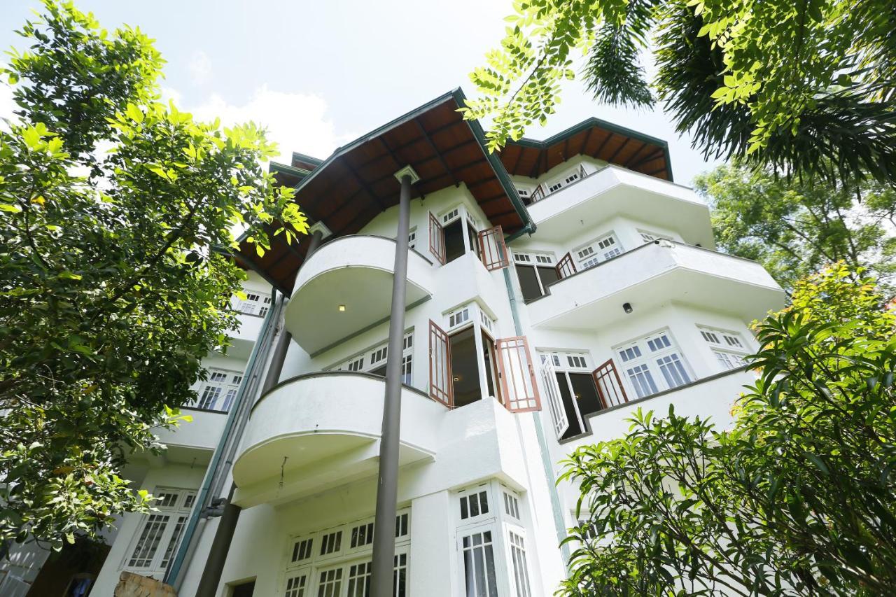 Crown Hills Kandy Inn Zewnętrze zdjęcie