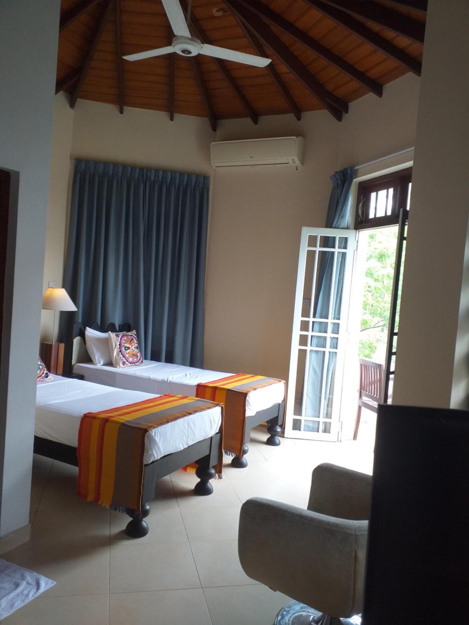 Crown Hills Kandy Inn Zewnętrze zdjęcie