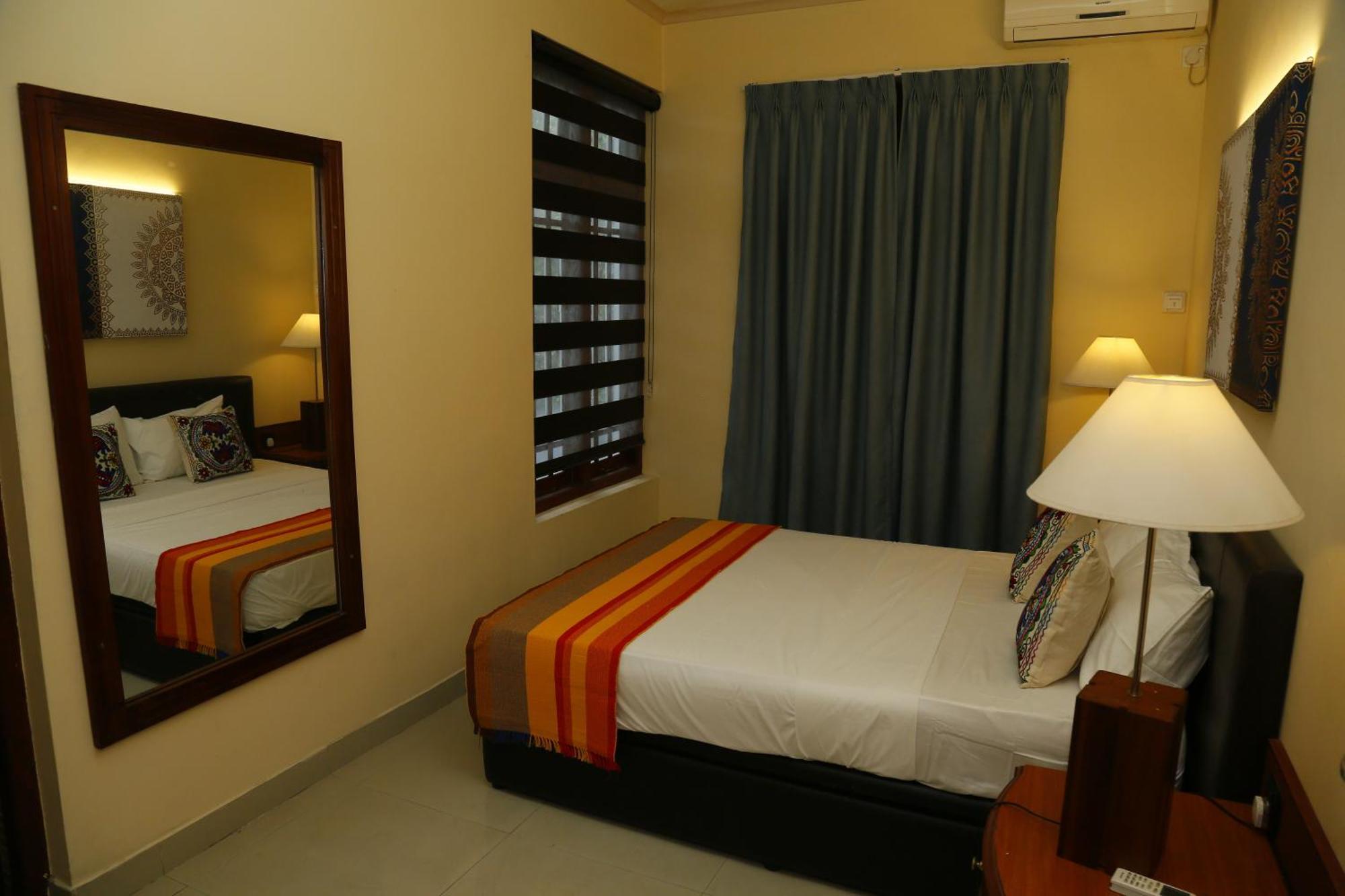 Crown Hills Kandy Inn Zewnętrze zdjęcie
